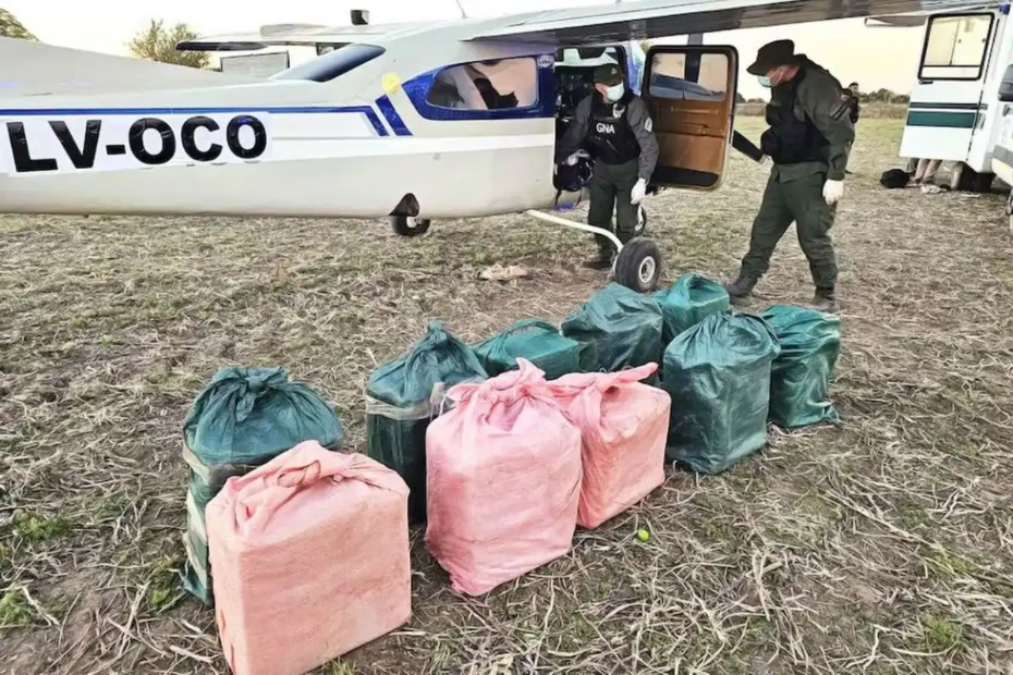 De las mulas a las avionetas narco: la nueva logística del tráfico de drogas cambia el mapa criminal en el norte